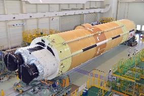 Mitsubishi Heavy shows H2B rocket to press