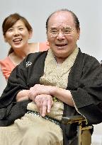 Sclerosis-stricken "rakugo" storyteller attends anniversary event