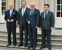 4 foreign ministers discuss Ukraine peace process