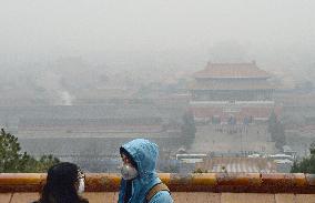 Life restricted in air polluted Beijing