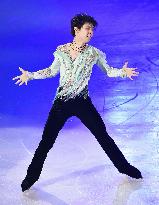 Hanyu performs Medalist on Ice