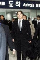 Abductee kin arrives in Busan for talks with ex-N. Korean agent