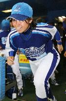 Japanese female pitcher begins her first pro baseball season