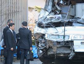 Transport minister inspects tour bus involved in deadly accident