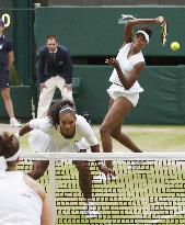 Williams sisters win Wimbledon doubles title