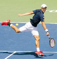 Nishikori returns to action with straight-sets win in Toronto