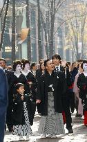 Kabuki actor marches through Tokyo business district