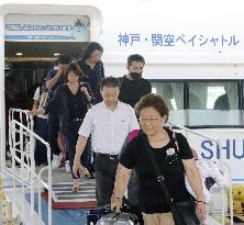 5,000 typhoon-stranded people transported out of Kansai airport