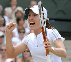 Henin-Hardenne defeats Clijsters