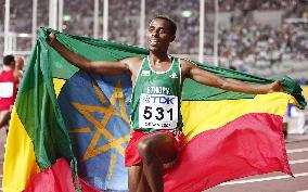Ethiopia's Bekele wins men's 10,000 meters