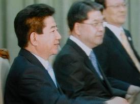 S. Korea's Roh, N. Korea's Kim begin summit talks in Pyongyang