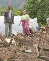 Quake-affected couple in West Sumatra