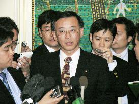 Tanigaki, Snow agree on yuan reform