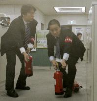 Major quake drill conducted at Tokyo city hall, 1st since 1992