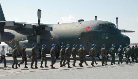 ASDF troops leave on quake relief mission