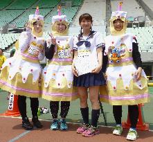 Runners in costumes awarded at Osaka Summer Fun Run