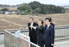 Abe views Fukushima site for radioactively contaminated waste