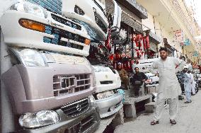 Many shops sell used parts for Japanese cars near Islamabad