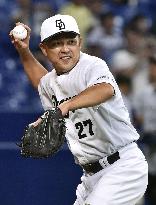 Tanishige sets Japan baseball record with 3,018th game appearances