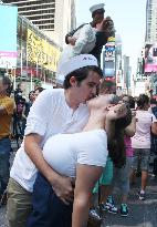 V-J Day Kiss in Times Square reenacted 70 years later