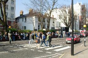 (1)Abbey Road Studios in London opens doors to public