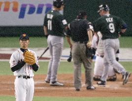 (4)Yomiuri vs. Devil Rays in Tokyo exhibition