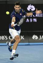 Djokovic advances to Australian Open 4th round