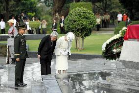Emperor says Japanese should never forget about Filipino WWII dead
