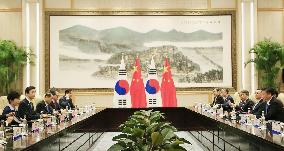 Xi shows opposition to THAAD deployment in S. Korea