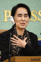 Suu Kyi vows to resolve ethnic conflicts