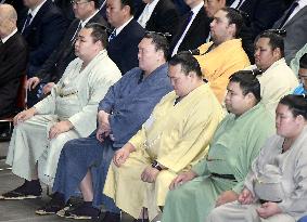 Sumo wrestlers attend anti-violence seminar