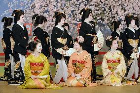 Geiko in Kyoto prepare for spring performance