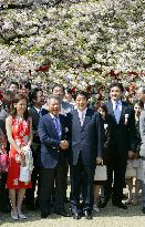 Abe invites around 11,000 people to cherry-viewing gathering