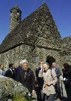 (1)Emperor Akihito, Empress Michiko in Ireland