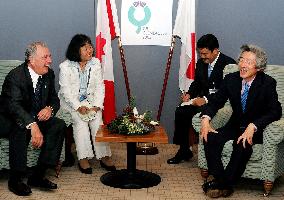 Japanese, Canadian premiers meet on sidelines of G-8 summit