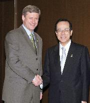 Canada's Harper holds talks with Fukuda