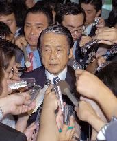 Farm minister Shimamura submits resignation, opposes dissolution