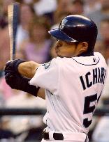 Mariners' Ichiro hits 3-run homer against Rangers