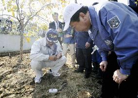 PM Noda inspects decontamination work in Fukushima