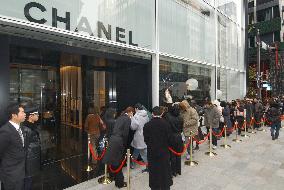 (1)Chanel opens Ginza boutique