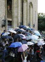 H.K. students gather at Waseda Univ. to give support