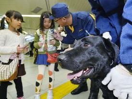 Police officer hands out name cards of working dogs