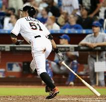 Ichiro hits 3-run homer