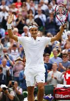 Federer reaches Wimbledon semifinals