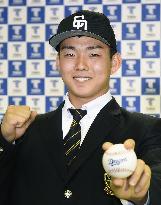 Left-hander Ogasawara named by Chunichi in NPB draft