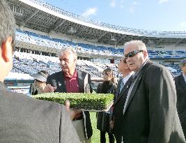 Softball head visits Chiba Pref. stadiums for 2018 event