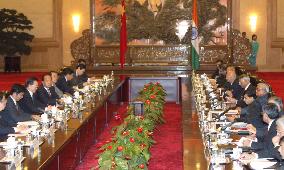 (3)Indian and Chinese premiers meet in Beijing