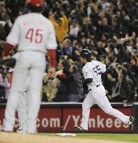 Yankees beat Phillies to win World Series