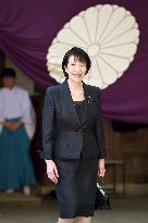 3 female ministers visit Yasukuni