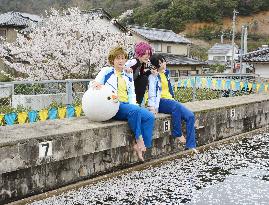 Fans flock to photo shoot in western Japan to re-create anime scene